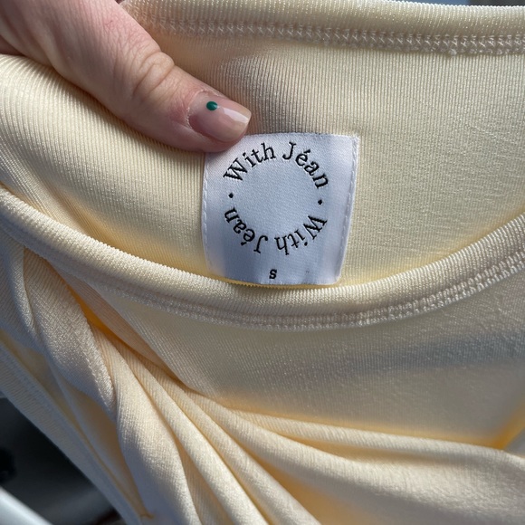 With Jean Dani dress in pearly yellow - Picture 4 of 8